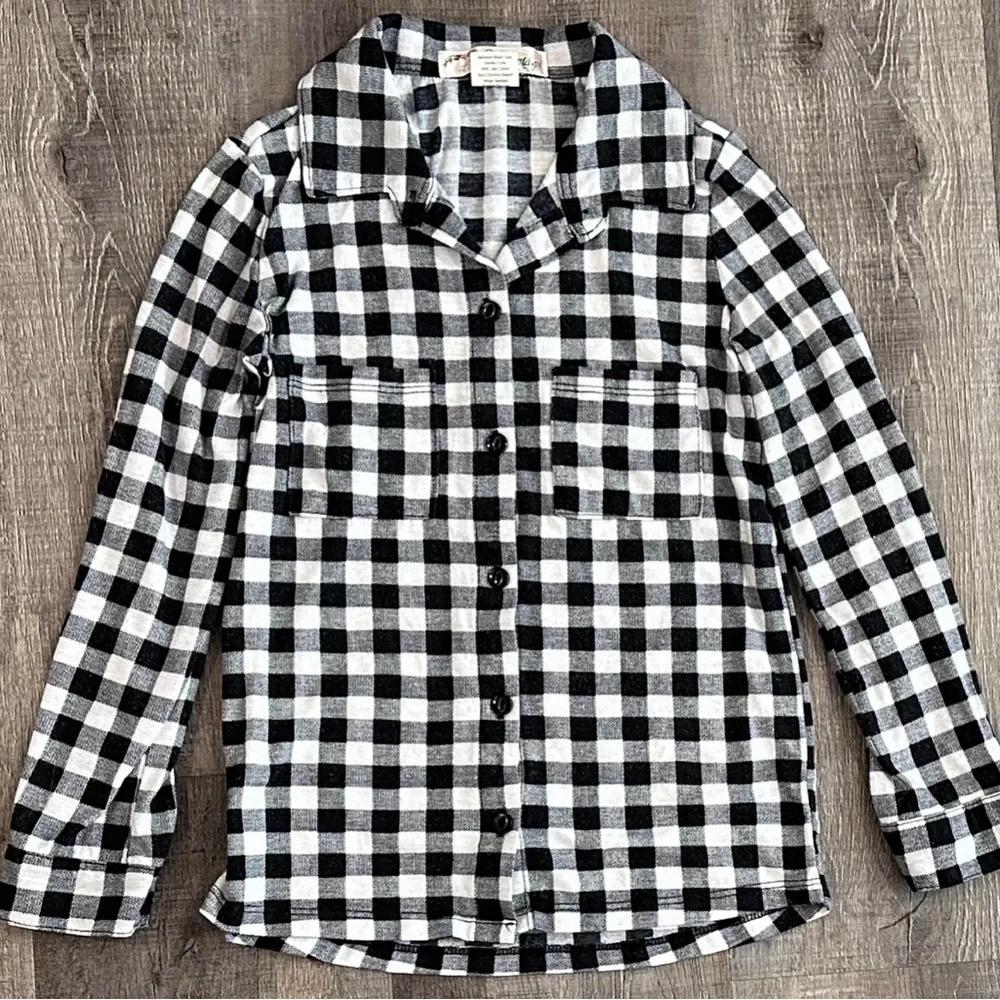 💞 Kids Size 7-8 Black & White Plaid Button Down Shirt